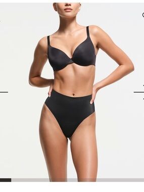 SKIMS SMOOTHING INTIMATES
FULL COVERAGE BRA 32D